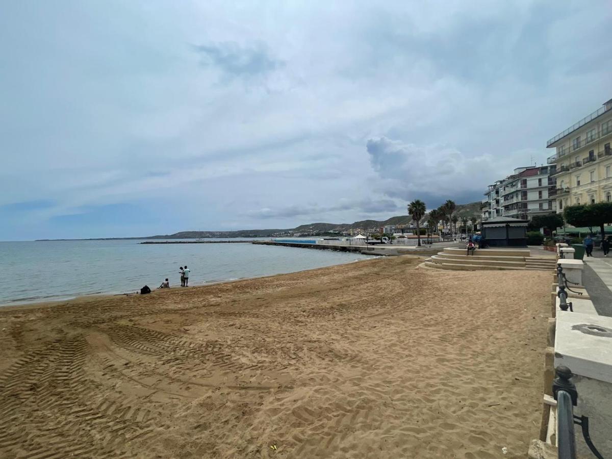 La Finestra Sul Mare B&B Crotone Luaran gambar